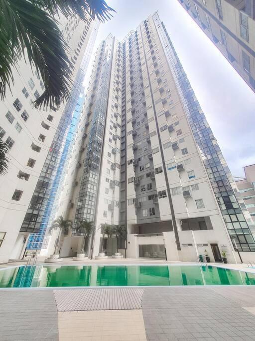 Bgc Taguig Cozy 2 Bedroom Loft, With Stunning Bgc Skyline View! مانيلا المظهر الخارجي الصورة
